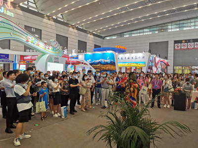 四川文旅組團亮相西安旅博會，向古都“送安逸”